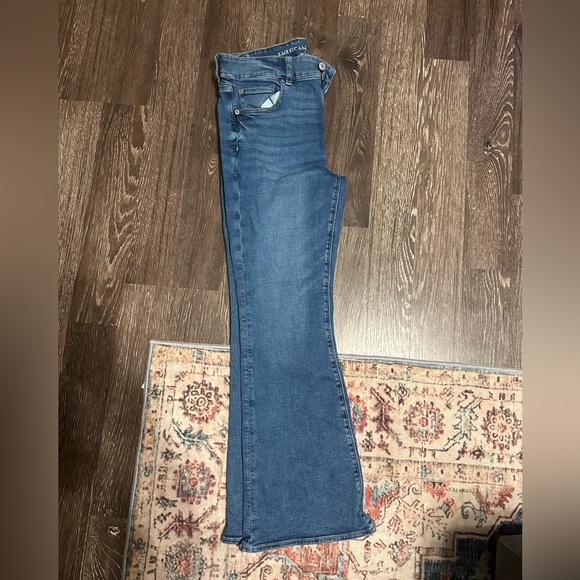 American Eagle Women’s Hi-Rise Artist Flare Jeans- Size 12 SHORT - Picture 2 of 5